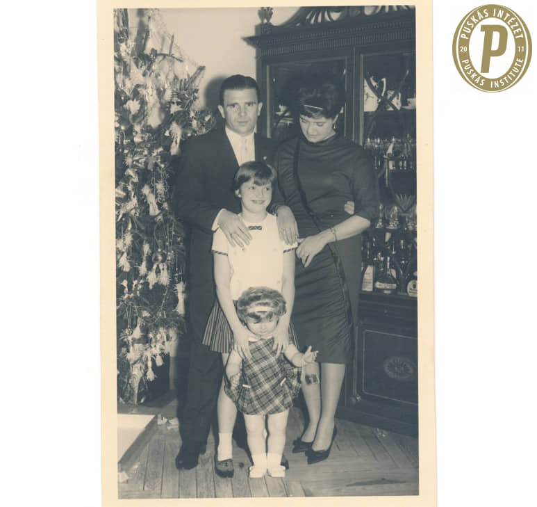 ÁLDOTT, BOLDOG, BÉKÉS KARÁCSONYI ÜNNEPEKET KÍVÁN A PUSKÁS INTÉZET!